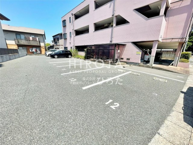 アイサム引野の駐車場