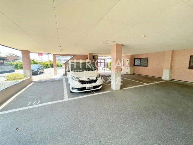 アイサム引野の駐車場