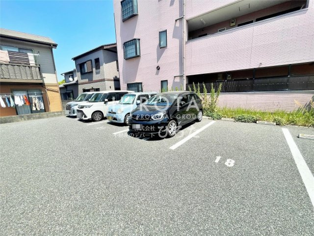 アイサム引野の駐車場