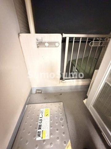 ユニフォート目黒中町のバルコニー|外からの目が気にならないバルコニーで洗濯物が干せます