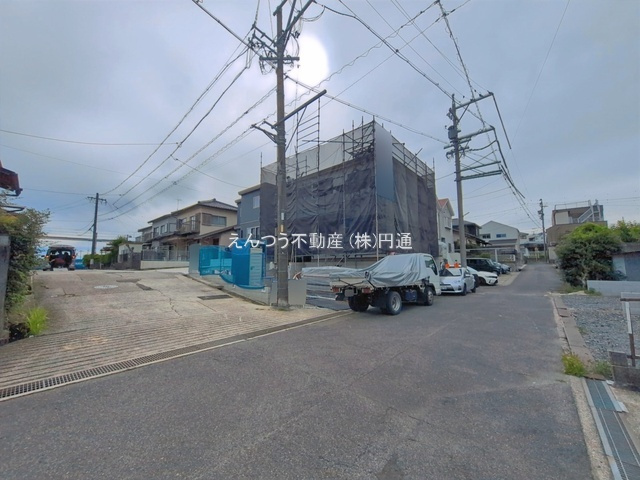 ハートフルタウン柏井町の前面道路含む現地写真