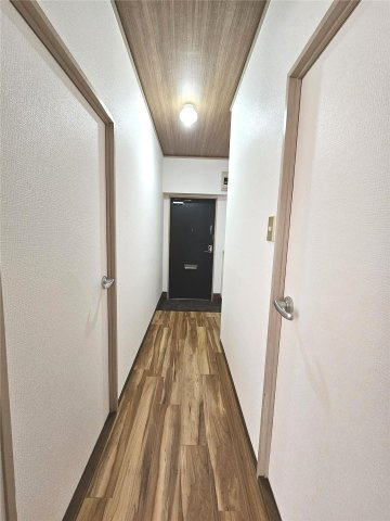 足立インターハイツの玄関