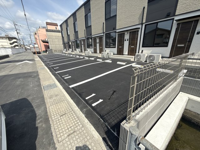 Creatioの駐車場