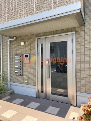 セジュール合川南　A棟のエントランス|ゆとりのあるエントランスです