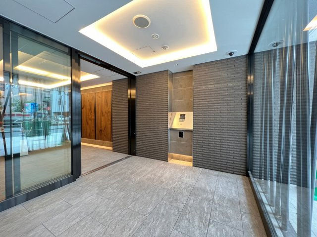 コンフォリア・リヴ南森町Qのロビー