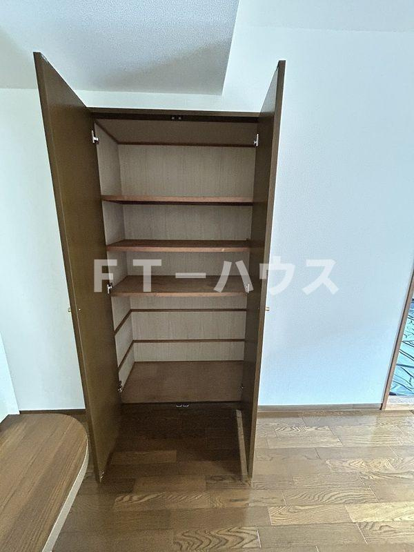 モンテローザ緑が丘の玄関