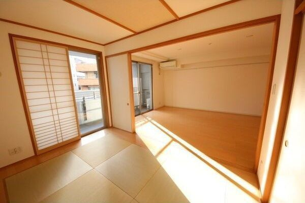 レジディア泉の収納|※別部屋の写真となります