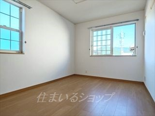 ブリーゼ・Ｆの寝室|通風良い角部屋です！