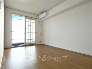ブリーゼ・Ｆの居間・リビング|新品エアコン付き。募集のお部屋の写真です！