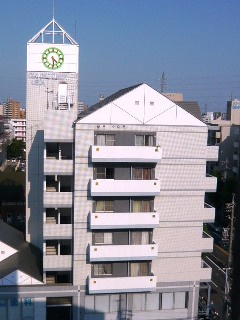 クロックタワー植田の外観