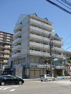 クロックタワー植田の外観