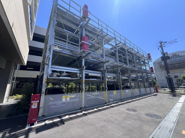 Alivis西神中央の駐車場