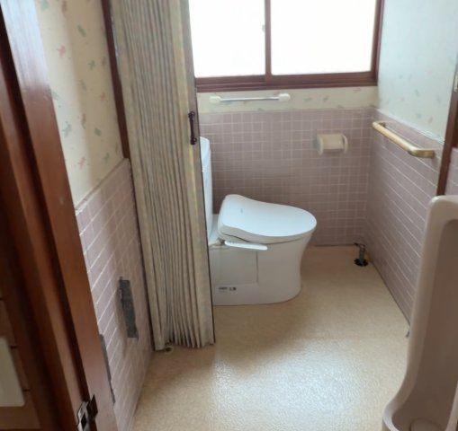 伊達市長和町399-5戸建のトイレ