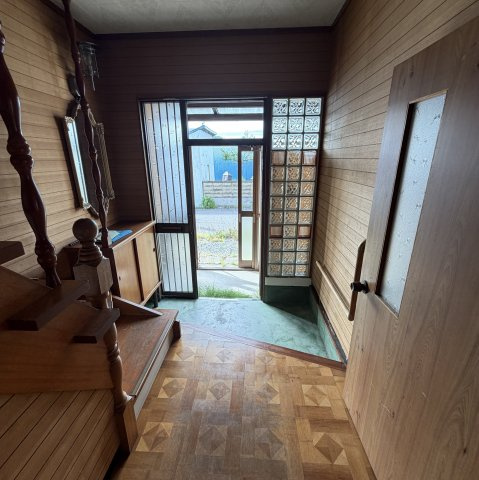 伊達市長和町399-5戸建の玄関