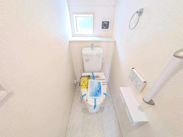 牛久市さくら台　1丁目　5期　新築戸建てのトイレ|高い節水性能で、水道代を大幅にカット。環境とお財布に優しく、家計をしっかりサポートします。