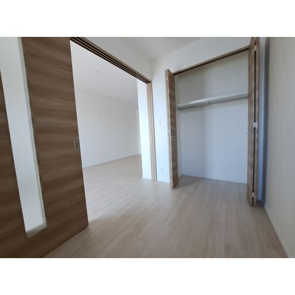 スプランディッド十三本町の収納|スプランディッド十三本町　クローゼット