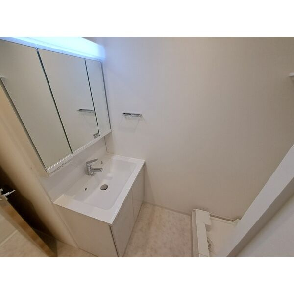 スプランディッド十三本町の独立洗面台|スプランディッド十三本町　洗面台