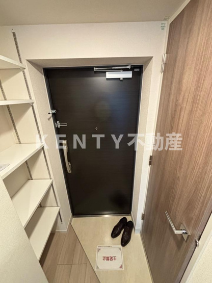 【玄関】 | クラリティア馬込 | 収納もある玄関です