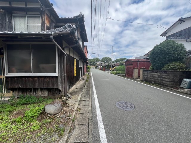 みやま市瀬高町　土地3筆、建物2棟　中古戸建の前面道路含む現地写真