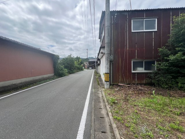 みやま市瀬高町　土地3筆、建物2棟　中古戸建の前面道路含む現地写真