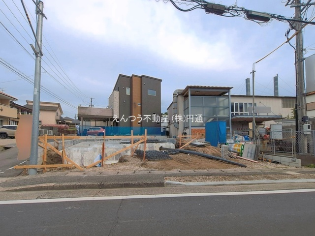 リーブルガーデン安戸町の平屋の前面道路含む現地写真