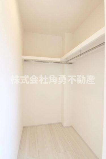 平塚市四之宮1丁目　新築一戸建て　3号棟の内観：施工例|《施工例》ウォークインクローゼット