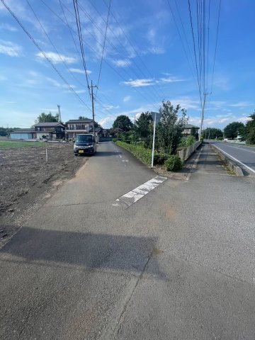 土地 狭山市柏原の前面道路含む現地写真|間口広々