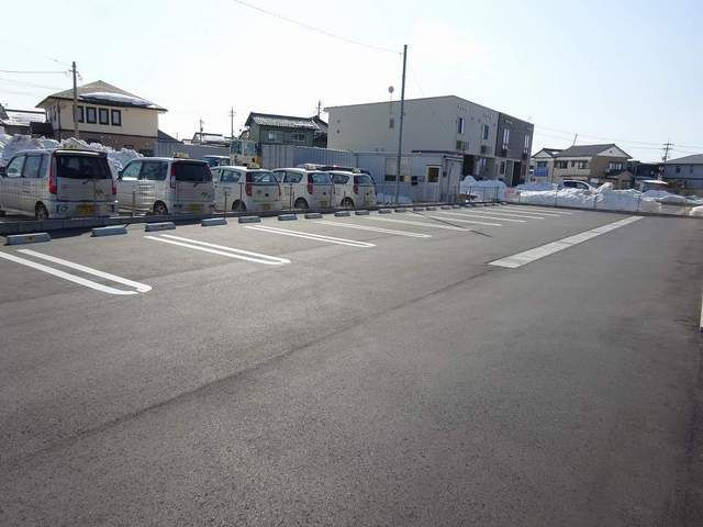 サンライズ・フィールド　Ⅳの駐車場