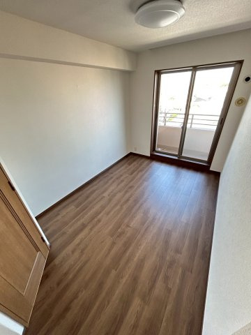 メゾン芦屋川の洋室