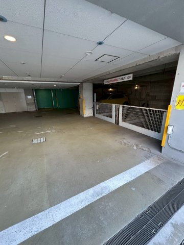 メゾン芦屋川の駐車場