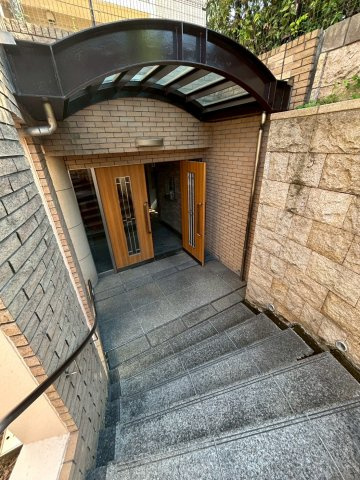 メゾン芦屋川のエントランス