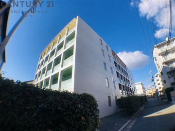 オートロック、モニター付きインターホン完備☆