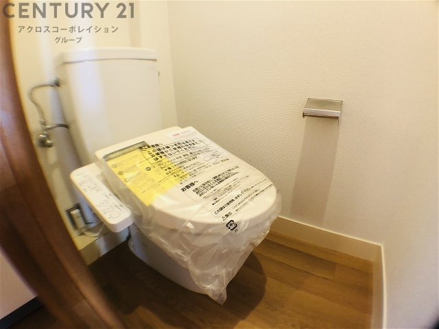 シンプルで掃除のしやすいトイレです♪