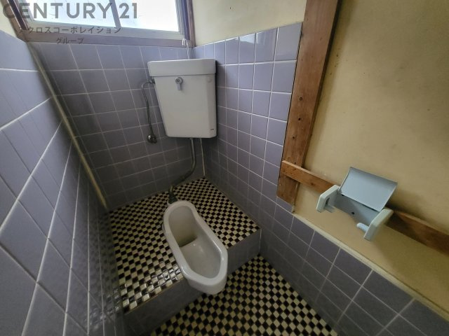 トイレにも窓があり換気しやすいです！