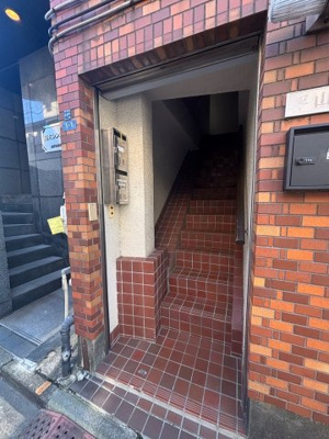 【エントランス】 | 平山ビル | 毎日通るエントランスはこのようになっています