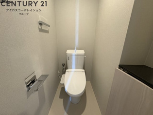温水洗浄便座付きのトイレです♪