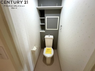 収納スペースありのトイレスペースです。
