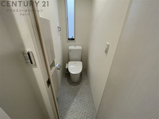 トイレにも窓あり♪