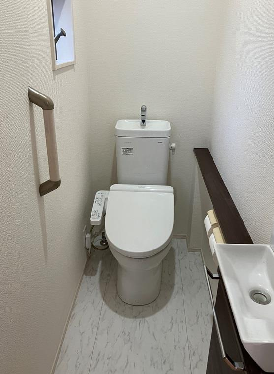 井田戸建のトイレ