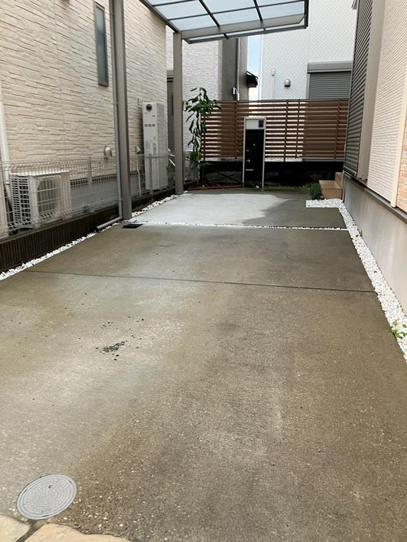 井田戸建の駐車場