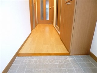 エスポワール吉田の玄関|大型シューズボックス
