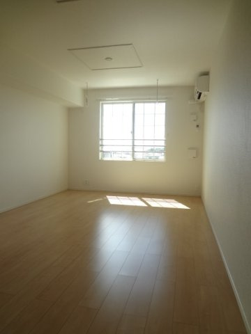 熊本市北区徳王１丁目のアパートの居間・リビング