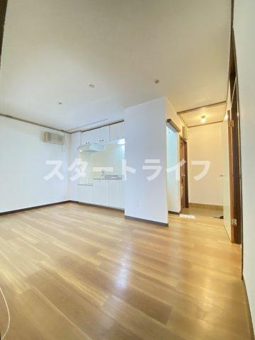 大阪市東淀川区東中島４丁目の賃貸マンションの居間・リビング