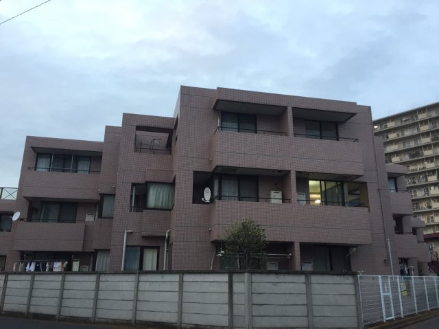 ダイアパレス八柱の外観