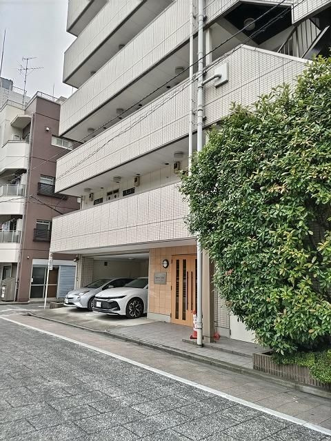 スプリームサカイのエントランス