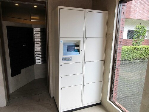 福岡市早良区室見５丁目の賃貸マンションのその他共用部分|その他共有部分：宅配ボックス     （2026年7月撮影）