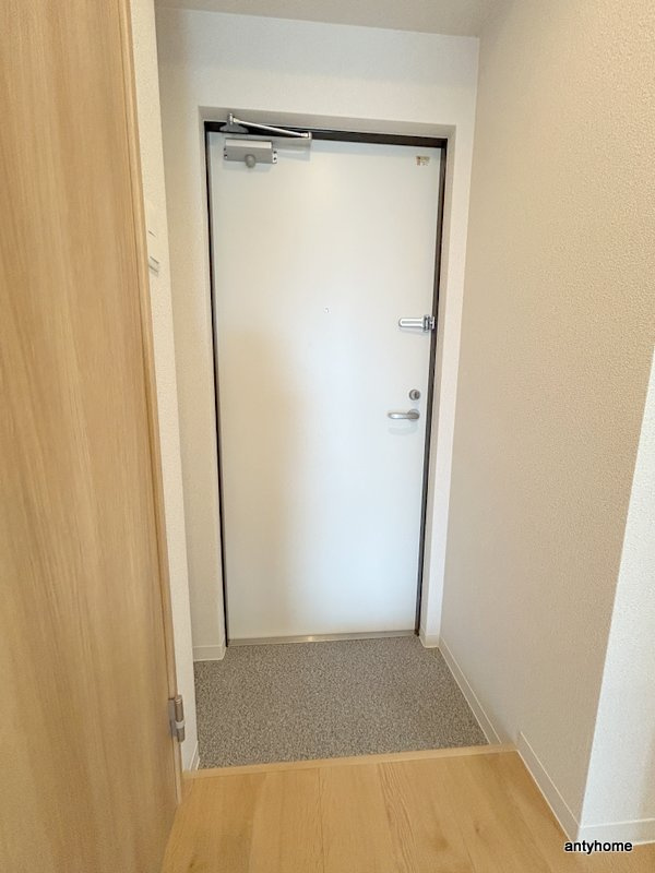 ルミエナ東三国　仲介手数料無料の玄関