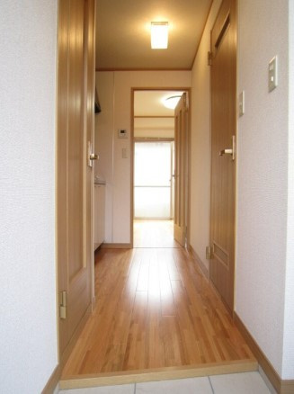 川崎市多摩区菅北浦３丁目の賃貸マンションの玄関