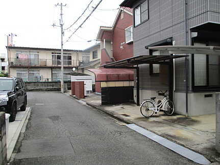 佐伯区五日市中央３丁目の前面道路含む現地写真
