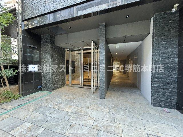 CAVANA本町のエントランス
